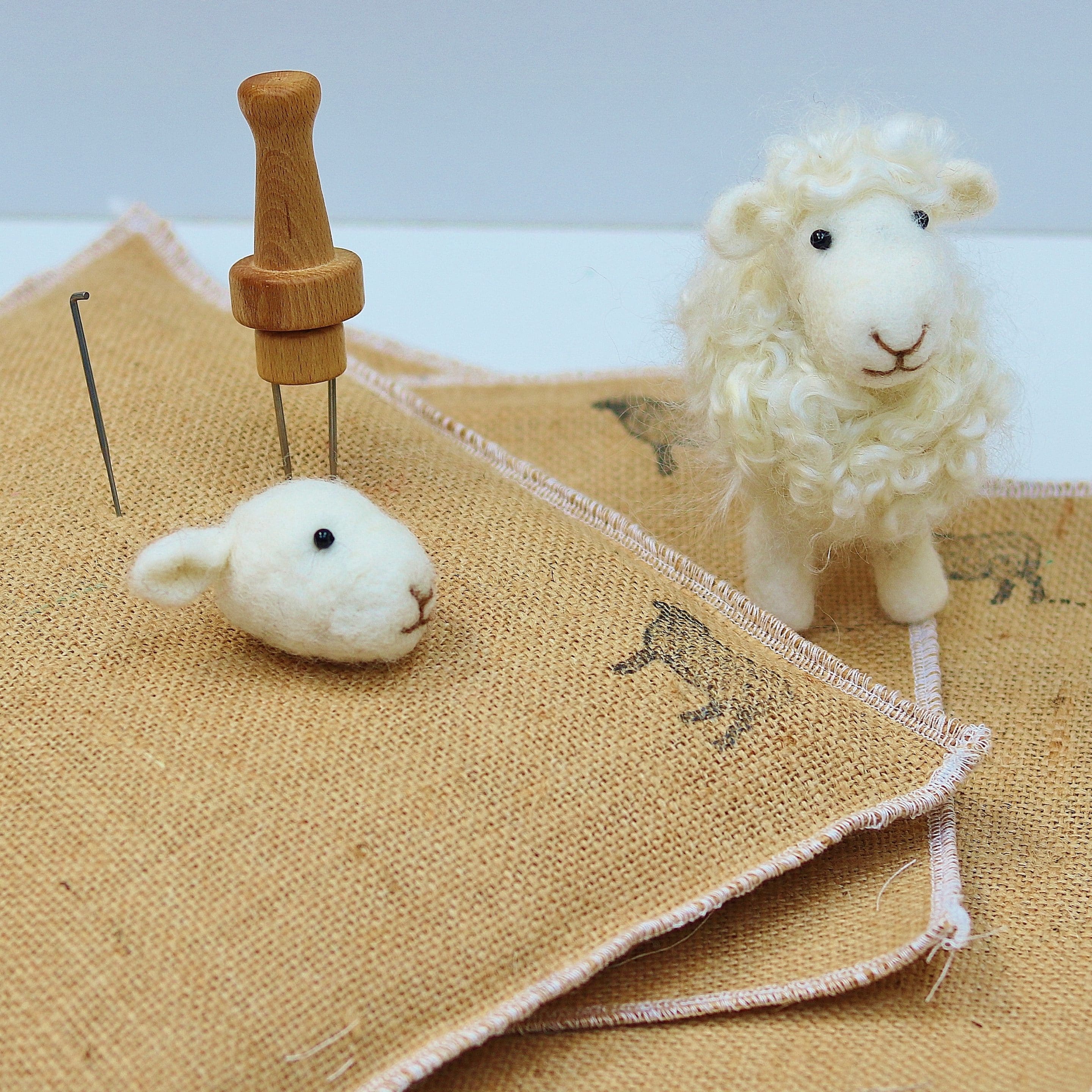 included mat and tool Needle felting kit